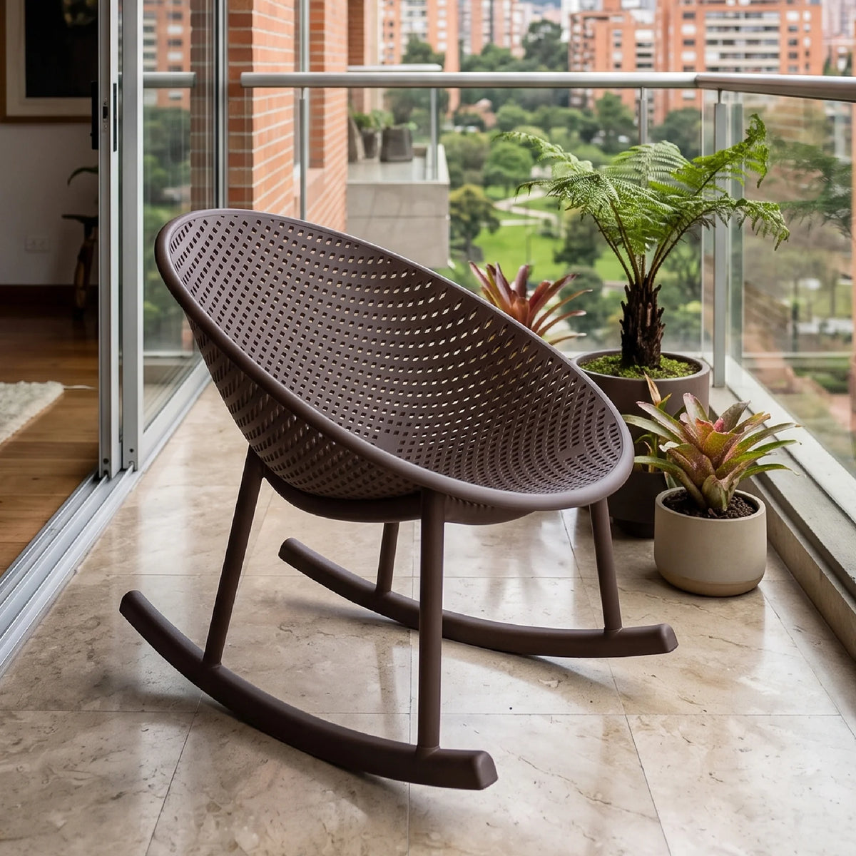 Silla mecedora OVO de Colplast