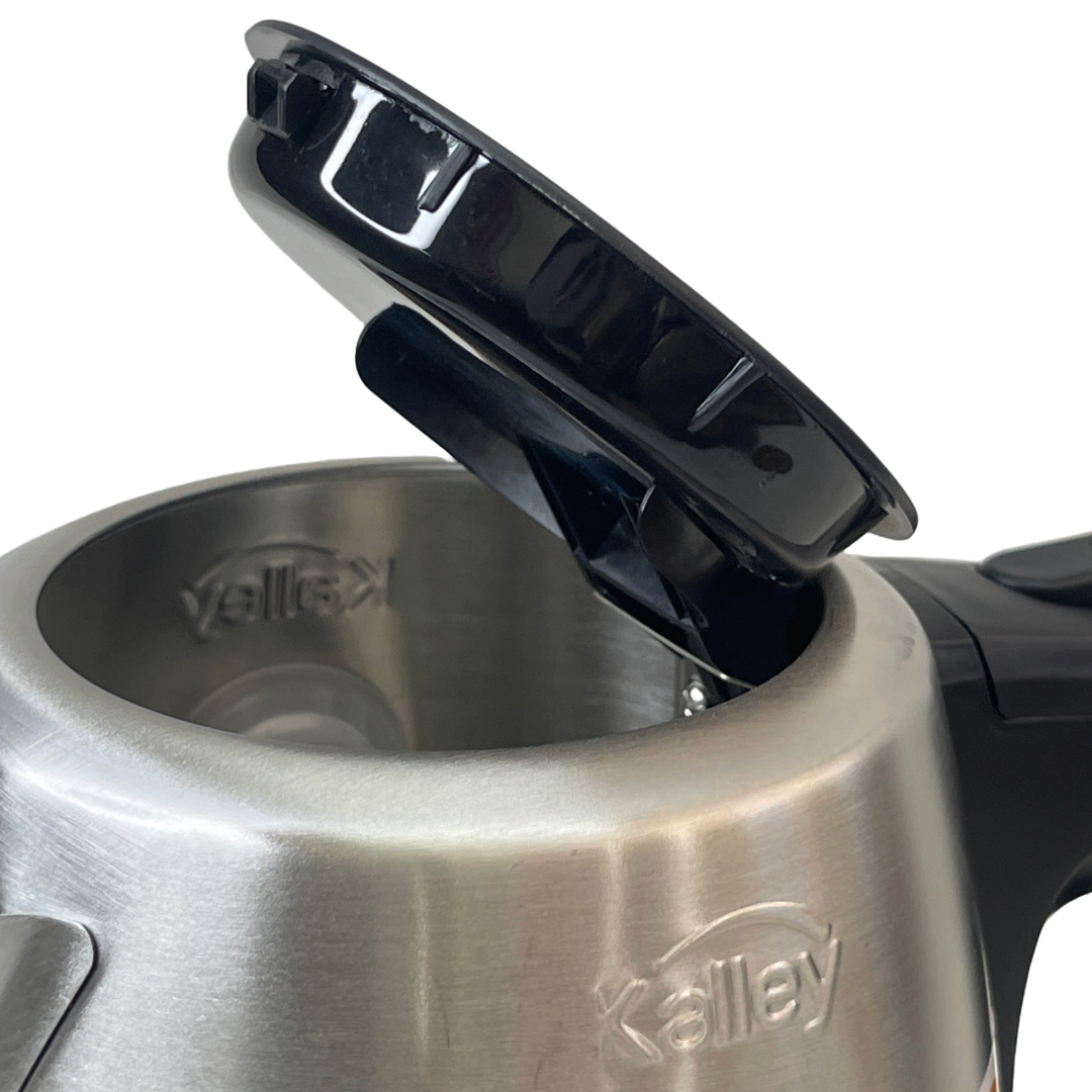 Hervidor de agua en acero inox de 1.5 litros marca Kalley.