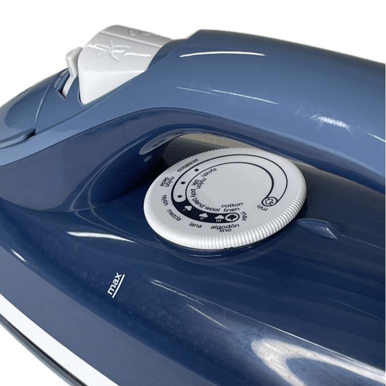 Plancha Trueglide Colors de Black & Decker con tiro de vapor.