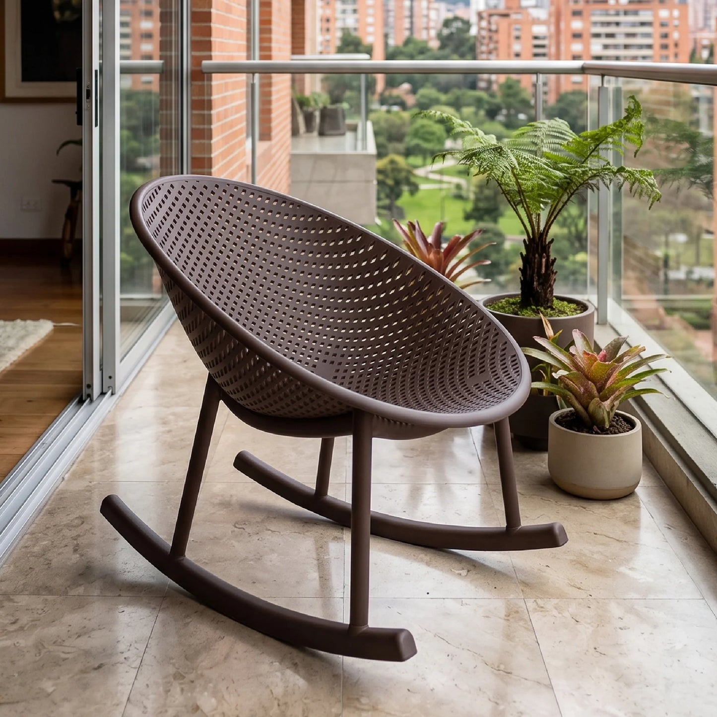 Silla mecedora OVO de Colplast