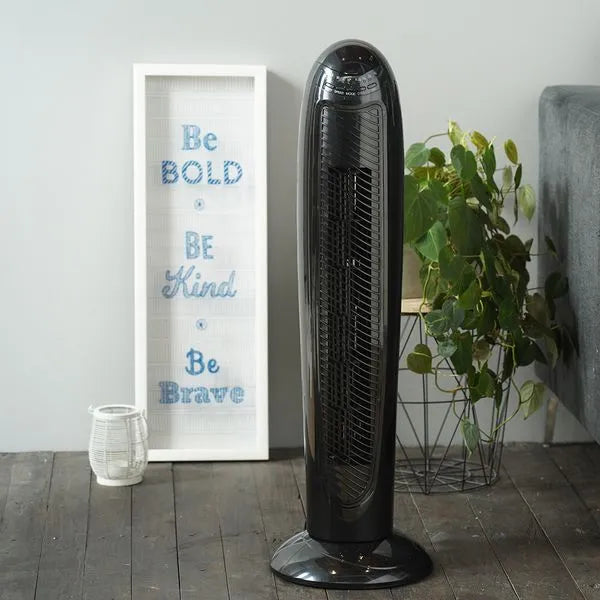 Ventilador de torre con control remoto, negro de Universal. - Pa´la house